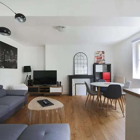 Apartment Bright T3, View On #cathedralesaintgatien #tours *