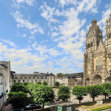 Bright T3, View On #cathedralesaintgatien #tours Apartment *